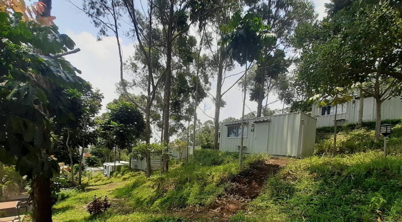 Hotel Bukit Pinus Tegalharendong Eksteriør billede